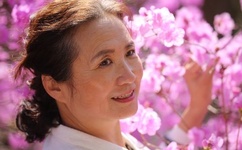 跨性别老师戴巨乳上课